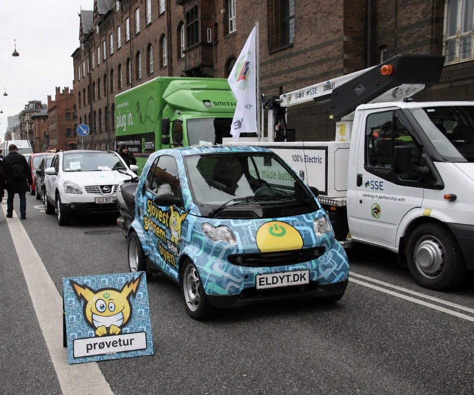 An Eldyt.dk electric city car parked on a Copenhagen street